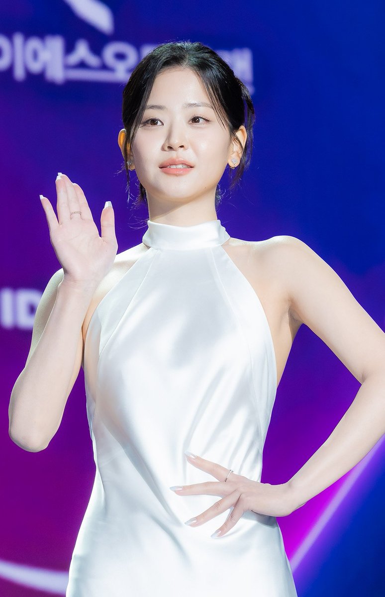 What a goddess! she is glowing and shining so brightly tonight!!!