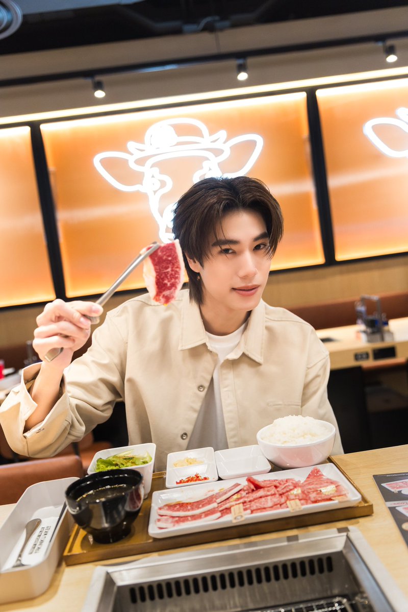 phuwintang's tweet image. ถือเป็นของขวัญที่อร่อยถูกใจสายปิ้งย่าง
เนื้อพรีเมียมลายสวย พร้อมเซทลด 50% ที่ยากินิกุไลค์สาขาสยามเซ็นเตอร์ ถึงจะชอบมากๆแต่ไม่ต้องถึงกับซื้อร้านให้รึเปล่านะ 

#YakinikuLikeThailand
#ปิ้งย่างเตาเดี่ยวไร้กลิ่นติดตัว 
@Yakinikulike_TH