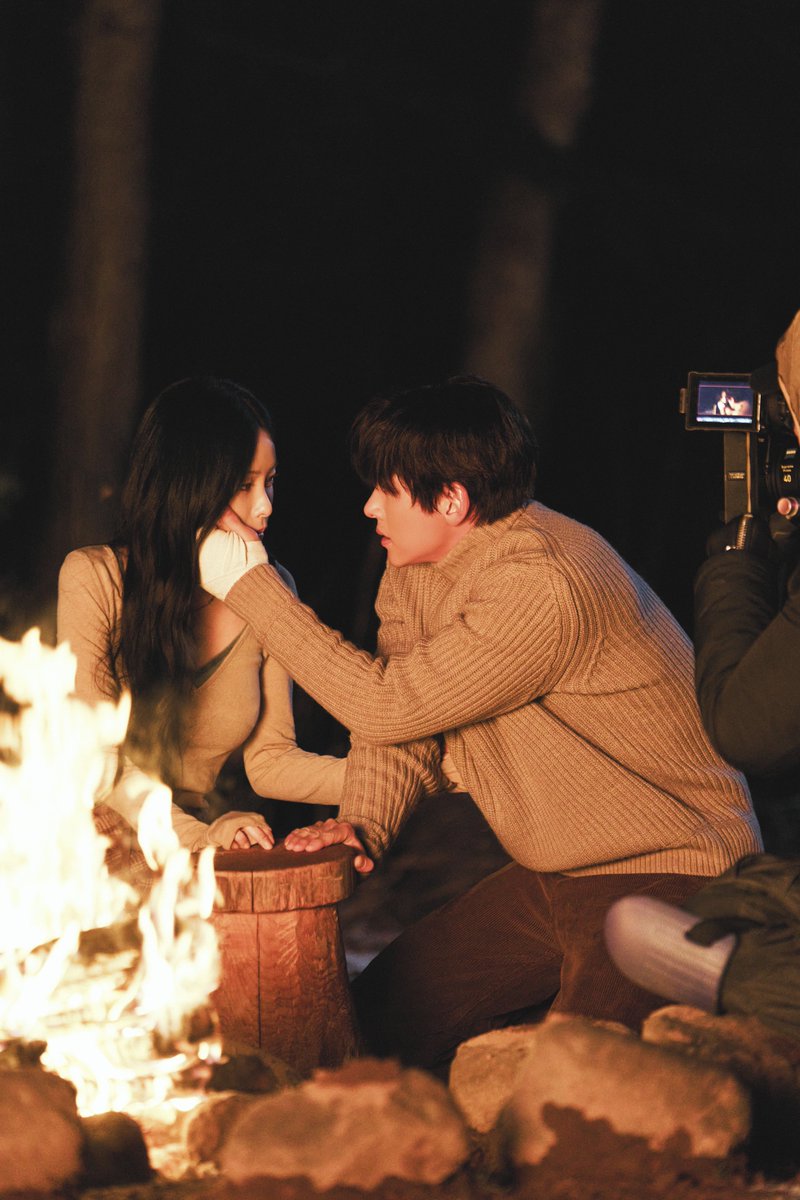 OfficialPnation's tweet image. [Heize]
Single [Even if]
⠀
2025.12.31 (Wed) 6PM KST
💿 Pre-save : lnk.to/Heize_Even_if 

#헤이즈 #Heize
#Even_if 
#251231_6pmKST
#PNATION