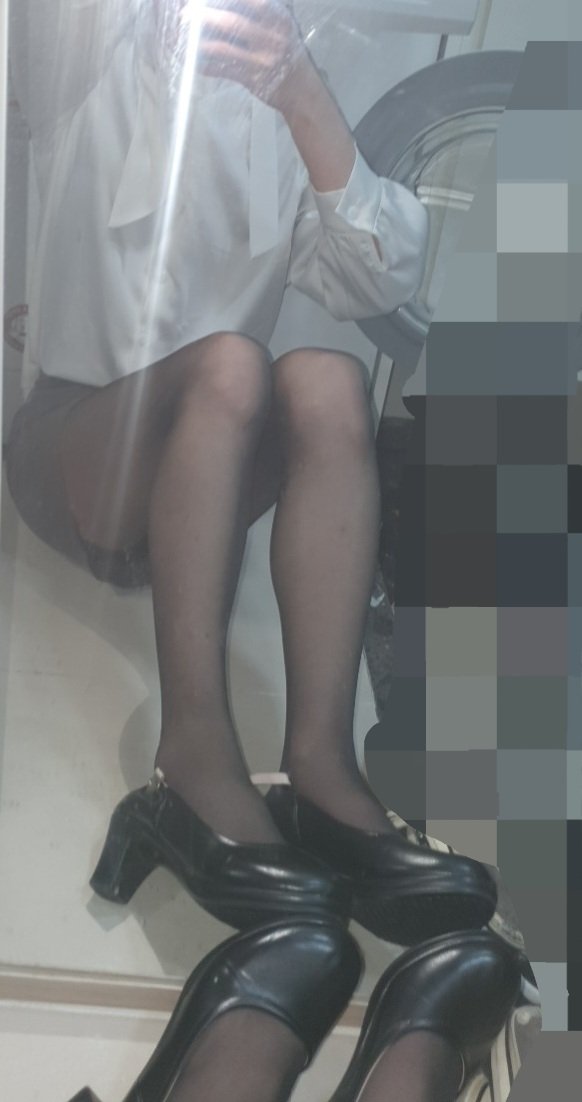 입는건 즐거운데 뭔가 하기로 마음먹기가 힘들어
더 이쁜 옷들 좀 사면 달라질까?

#cd #여장 #보추 #신던스타킹 #신던구두 #구닝