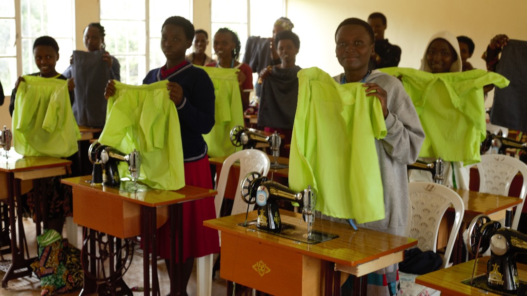 peaceduiniative's tweet photo. Four months into our 6-month tailoring training program, the trainees at PeacEdu Initiative Rwanda Vocational Training School are showing inspiring and tangible progress. #KayonzaDistrict #wovenfoundation #woventeaching https://t.co/ncOeykekZh