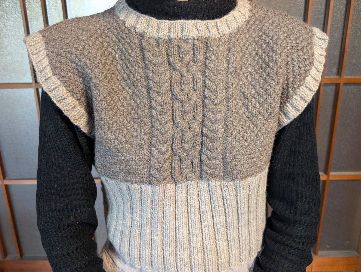nenneknitting's tweet photo. 母へのプレゼントになりました。
母「これ若い子向けじゃない？」
ねんね「あなたまだ若いよ」
母「まっ//」 https://t.co/F6ourpaikO