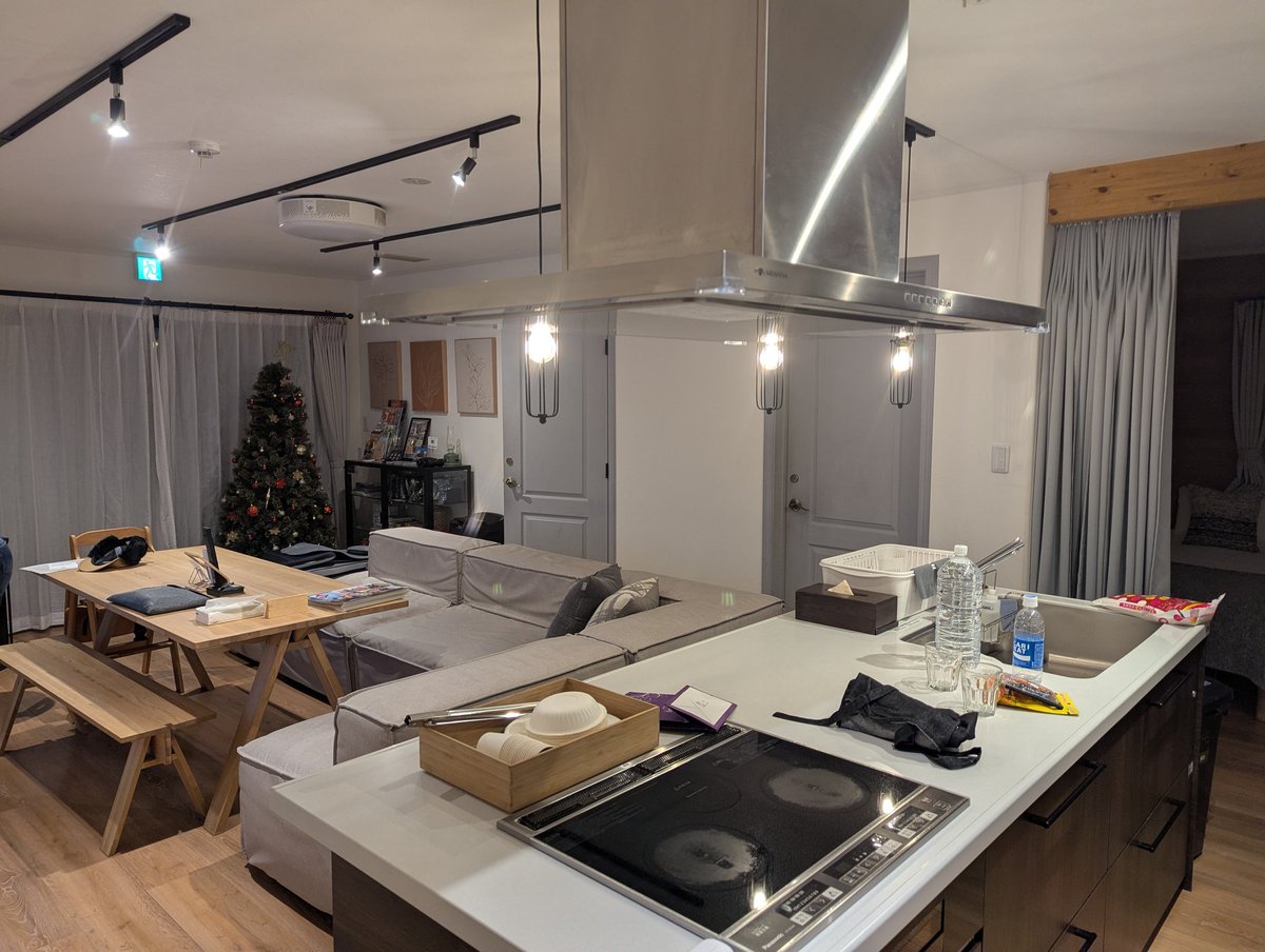 Image for the Tweet beginning: 神のワーケーション🎄

先週は軽井沢の一棟貸キャビンでワーケーション
サウナや焚き火付きで最高だった🥹

実はここ #デイトラ 経営陣が毎年合宿で使ってるとこらしくありがたいことに忘年会で宿泊権譲ってもらった😭

@showheyohtaki @A_yu_mi_web ありがとうございました来年も頑張れそうです👼🏻