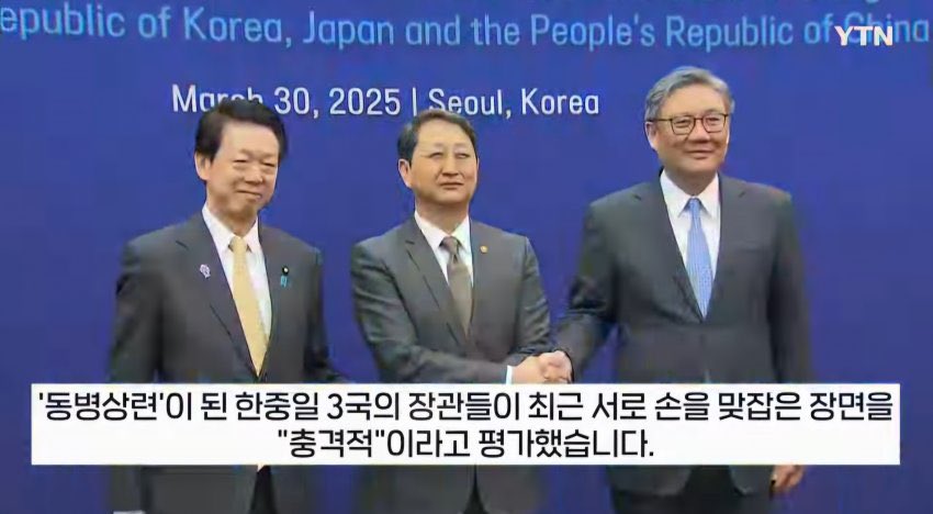 jjangkkaebs's tweet image. 신라의 미소를 흉내내고 싶었던 모택동 미소