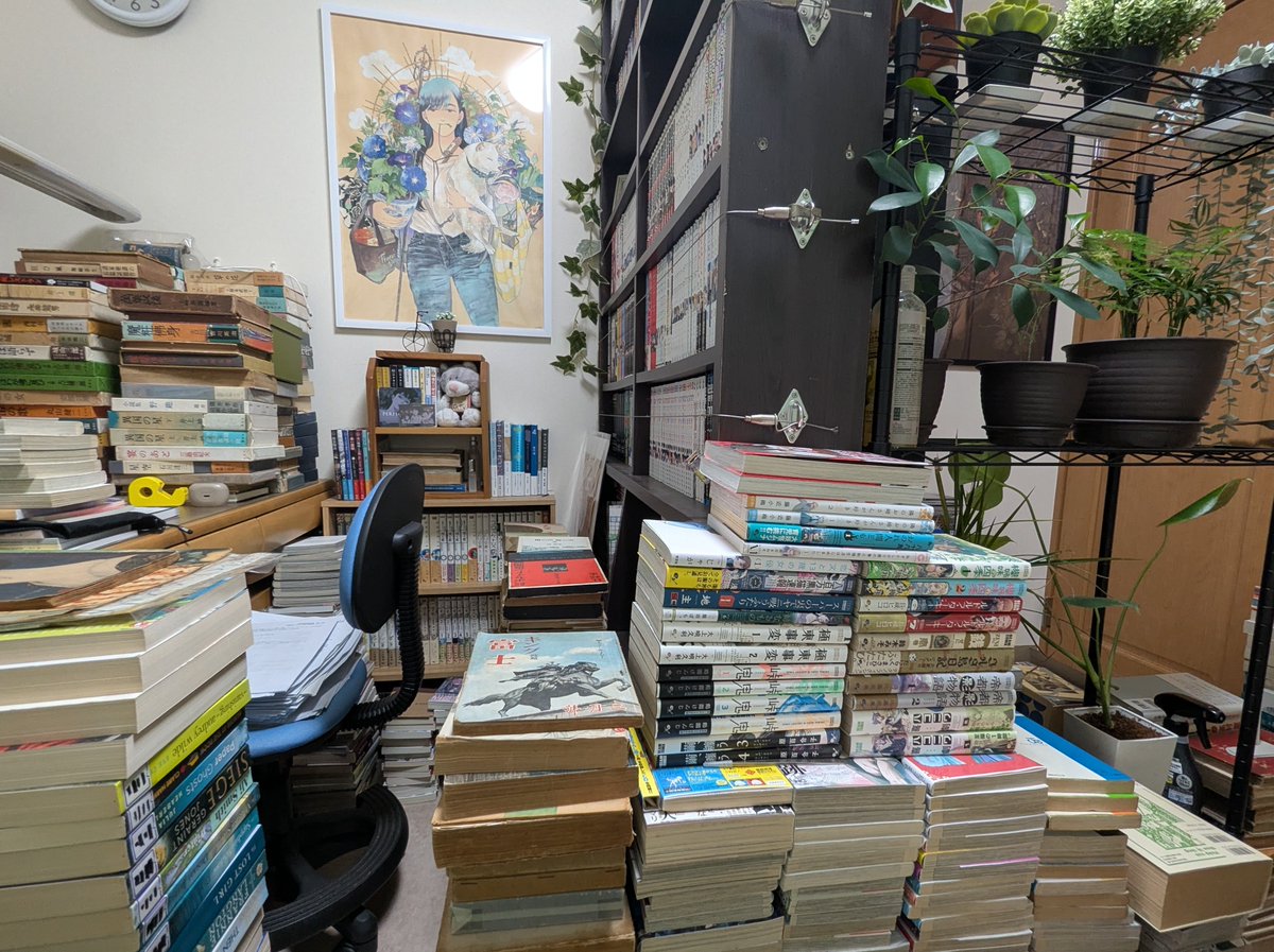 年末の大掃除を遂行中。要る本と要らない本の分離は大体終わり。部屋は大分すっきりしたように感じられるが、別部屋に移動させただけなので殆ど実情は変わっておらず。ここに来てレポートの提出期限も続々と近づいており、正直、本の整理などしている余裕はないのだが、掃除は現実逃避の常套手段。