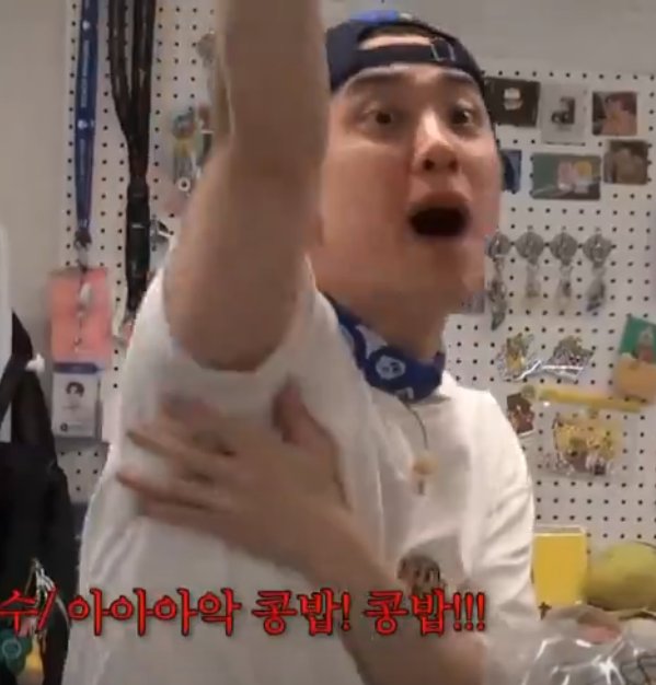 merumo4521's tweet image. 2025年の謎 (・・?

何故、脇を押さえる？？？？？？