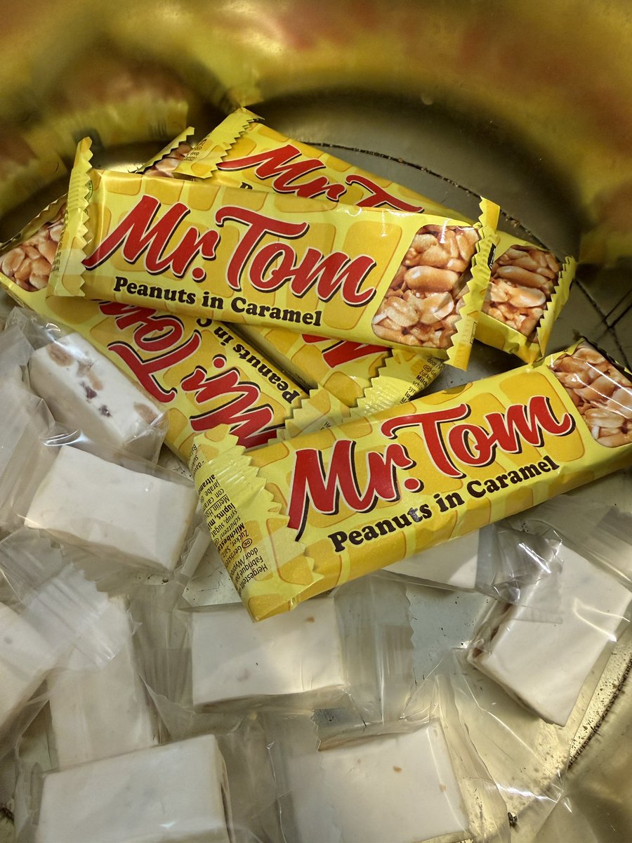 We are open for viewing this week.
Client kindly brought some snacks in as a treat 🥰