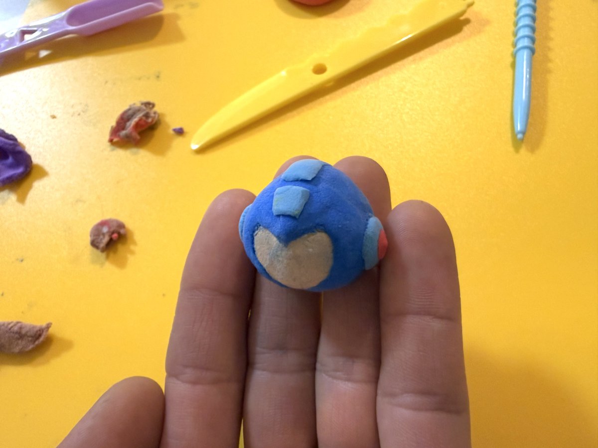 kaze_kaze_kaze_'s tweet photo. 100均のこども用ねんどでロックマン作った！ https://t.co/xLUud62M2a