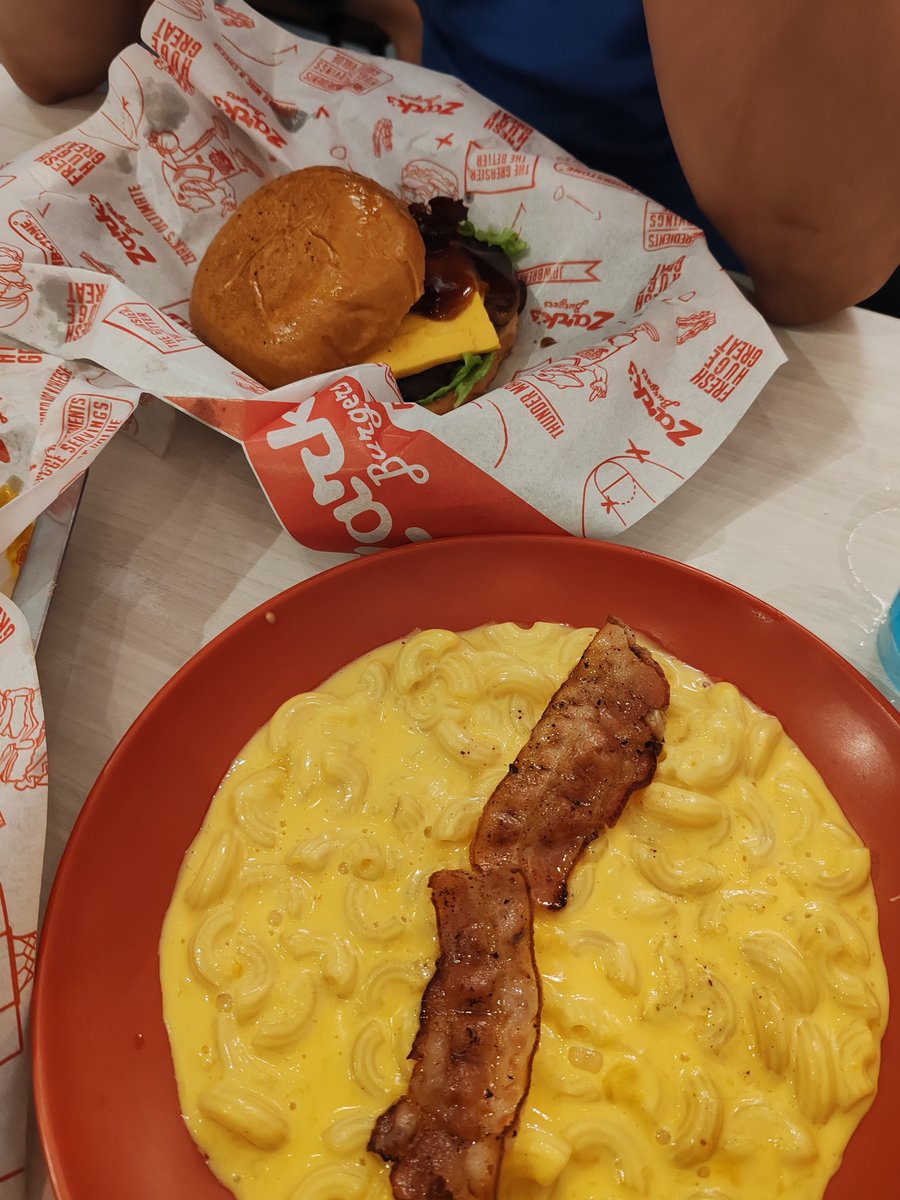 LagunaBaeAlter's tweet photo. Burjer now, Jerjer later! 🤪🍔💦💦💦

#Orgy
#SafeFun
#OnPrEP https://t.co/x7SxGjLXbN