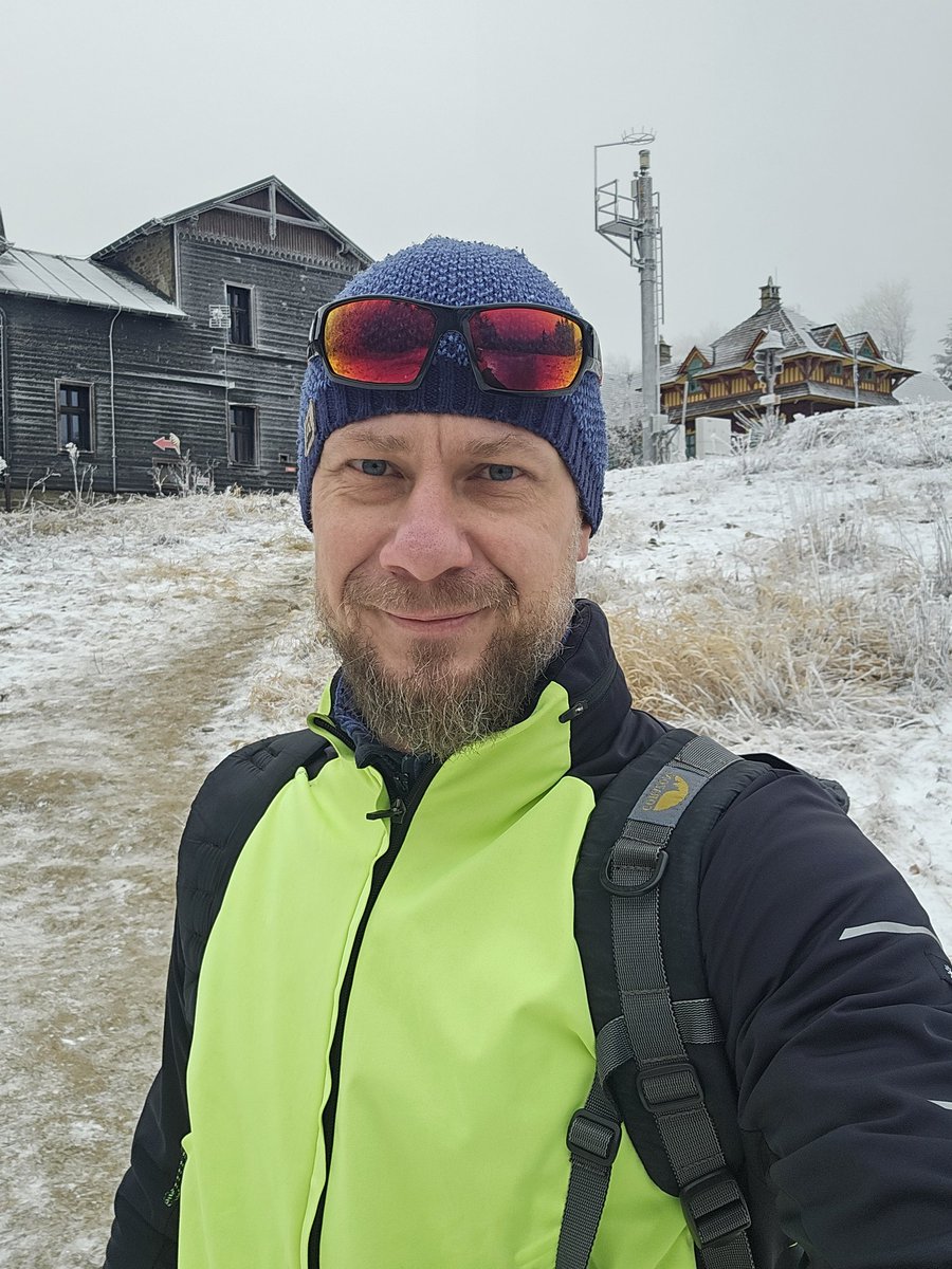 UncleDamin's tweet photo. Nazdárek Plantážníci🍀👋
Macinka měl pravdu! Je tu zima a sníh😱
Krize nehrozí☺️
#Pustevny https://t.co/NNWh0r7QZE