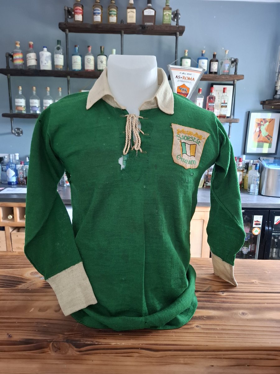 SweeperBrady's tweet image. My No 1 shirt ive picked up in 2025, and its the most historical shirt Ill ever own...

Harry Duggans shirt from the 1927 game between Republic of Ireland and Italy at Lansdowne Road... 

From the Saorstat Eireann (Irish Freestate) badge, to the laces, its just unbelievable to me