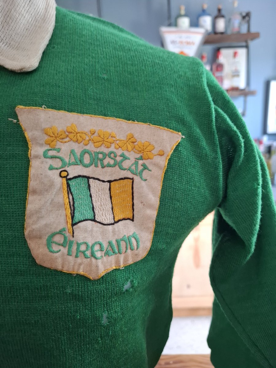 SweeperBrady's tweet image. My No 1 shirt ive picked up in 2025, and its the most historical shirt Ill ever own...

Harry Duggans shirt from the 1927 game between Republic of Ireland and Italy at Lansdowne Road... 

From the Saorstat Eireann (Irish Freestate) badge, to the laces, its just unbelievable to me