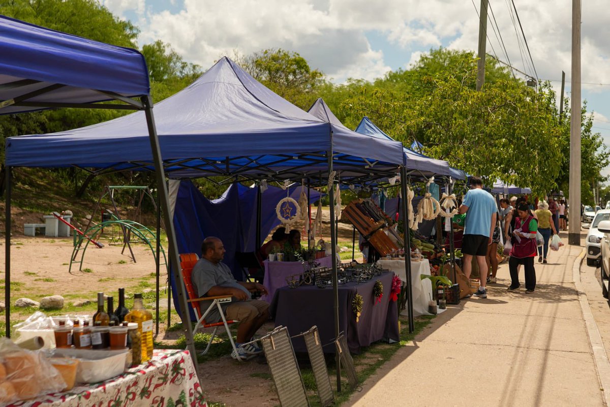 La tradicional Feria del Productor al Consumidor se unió a una de las plazas más significativas, sobre todo en diciembre para la Ciudad, La Plaza del Pesebre.