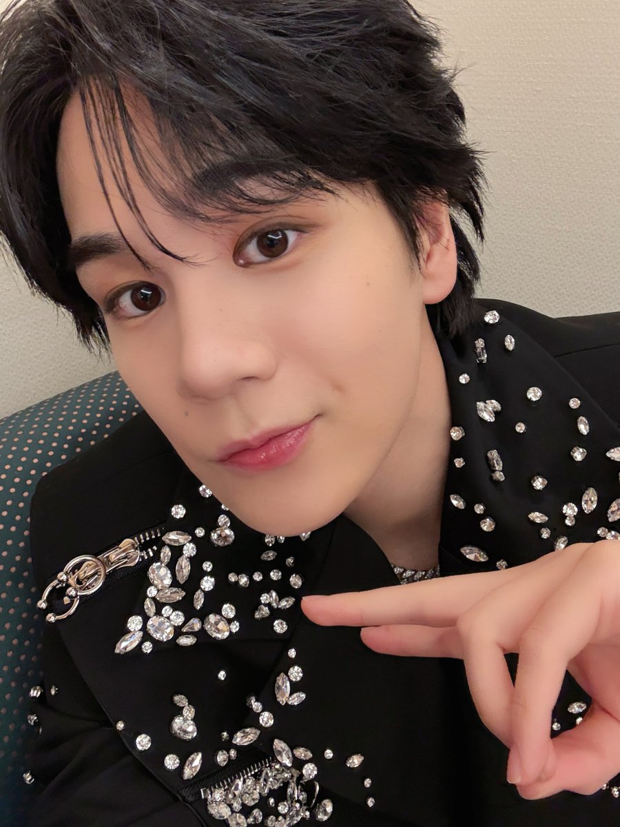 2025.12.29
📸 発表！#今年イチバン聴いた歌
〜 #年間ミュージックアワード2025 〜

#豆原一成 
#MAME

🐶Profile
cloud.jo1.jp/feature/profil…
🎻 'BE CLASSIC' MV
youtu.be/PjhdKY0hyCA
🎼 'BE CLASSIC' Streaming
lnk.to/jo1_beclassic

#JO1