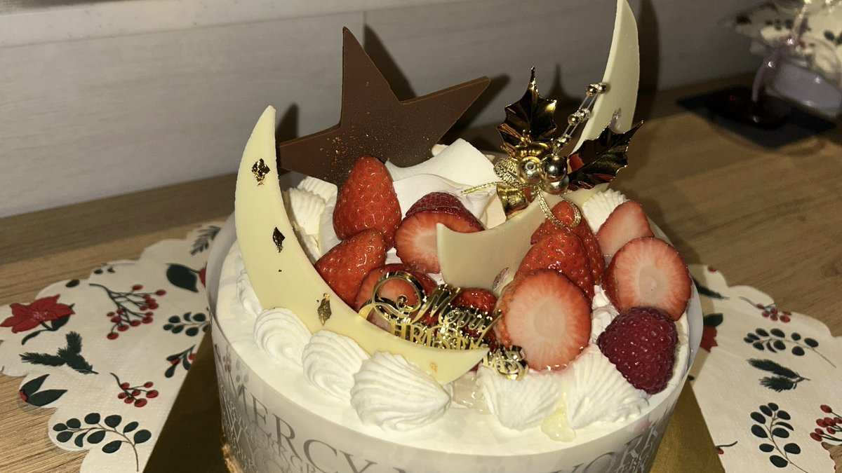 209cm_183cm's tweet photo. 今年のクリスマスケーキは月と星でときめいた~🌲🌟
#日常垢 https://t.co/Xn5PhglhSa