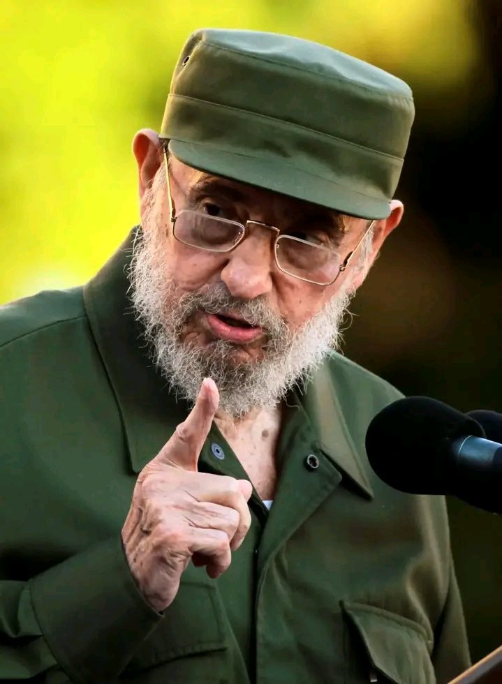 #🦀 "Latiendo con Fidel"🇨🇺 
La #Revolución llega al triunfo sin compromisos con nadie en absoluto, sino con el pueblo, que es al único al que debe su victoria.!
<a href="/Latido_Izquierd/">Latido Izquierdo</a> #100AñosConFidel 
#UnPuebloEnRevolución