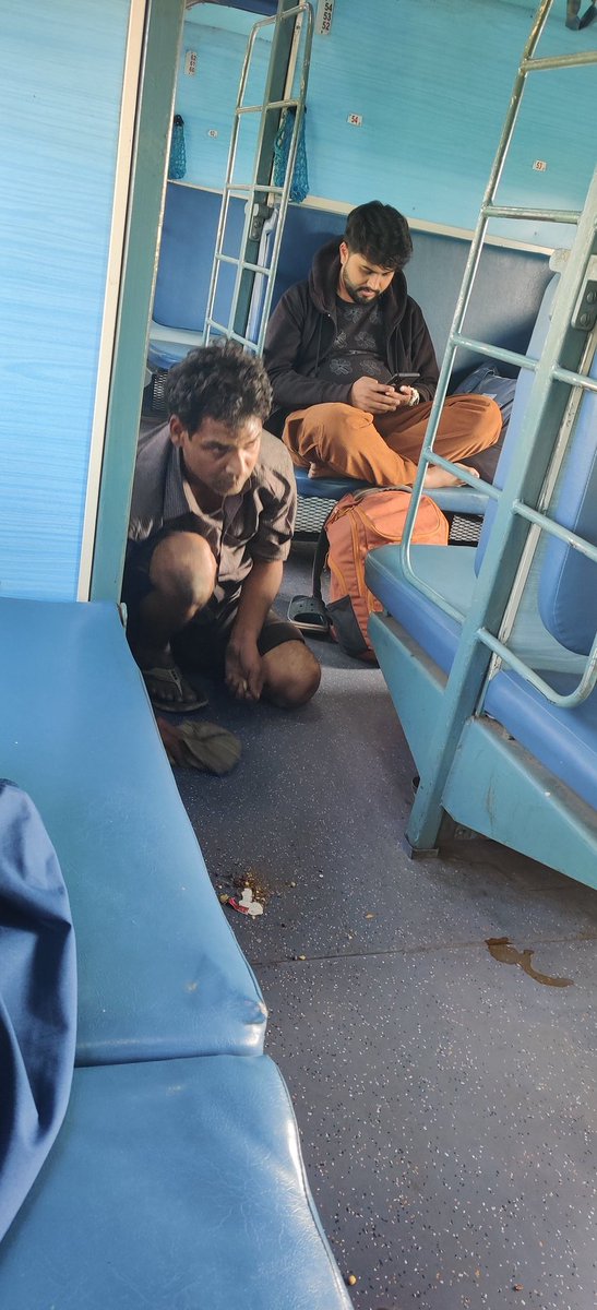 Mohan_HJS's tweet photo. 🚆 Train No. 17315
Beggars are roaming inside coaches pretending to collect garbage &amp; demanding money from passengers.

This raises serious safety concerns. Passenger safety is paramount. Kindly take immediate action
@RailwaySeva @IndianRailways #PassengerSafety #RailwaySecurity https://t.co/ixGTFAe6zl