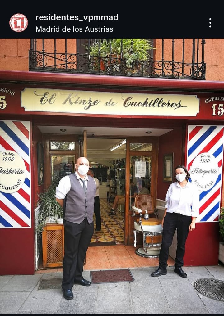 Madrid pierde su alma: comercios de siempre desaparecen,los barrios se vacían y los vecinos son expulsados por la presión turística y especulativa. Sin embargo ¡un Plan de usos NO es urgente contra toda evidencia!! <a href="/AlmeidaPP_/">José Luis Martínez-Almeida</a> <a href="/CiudadanaMartaR/">Marta Rivera 🇪🇸</a>