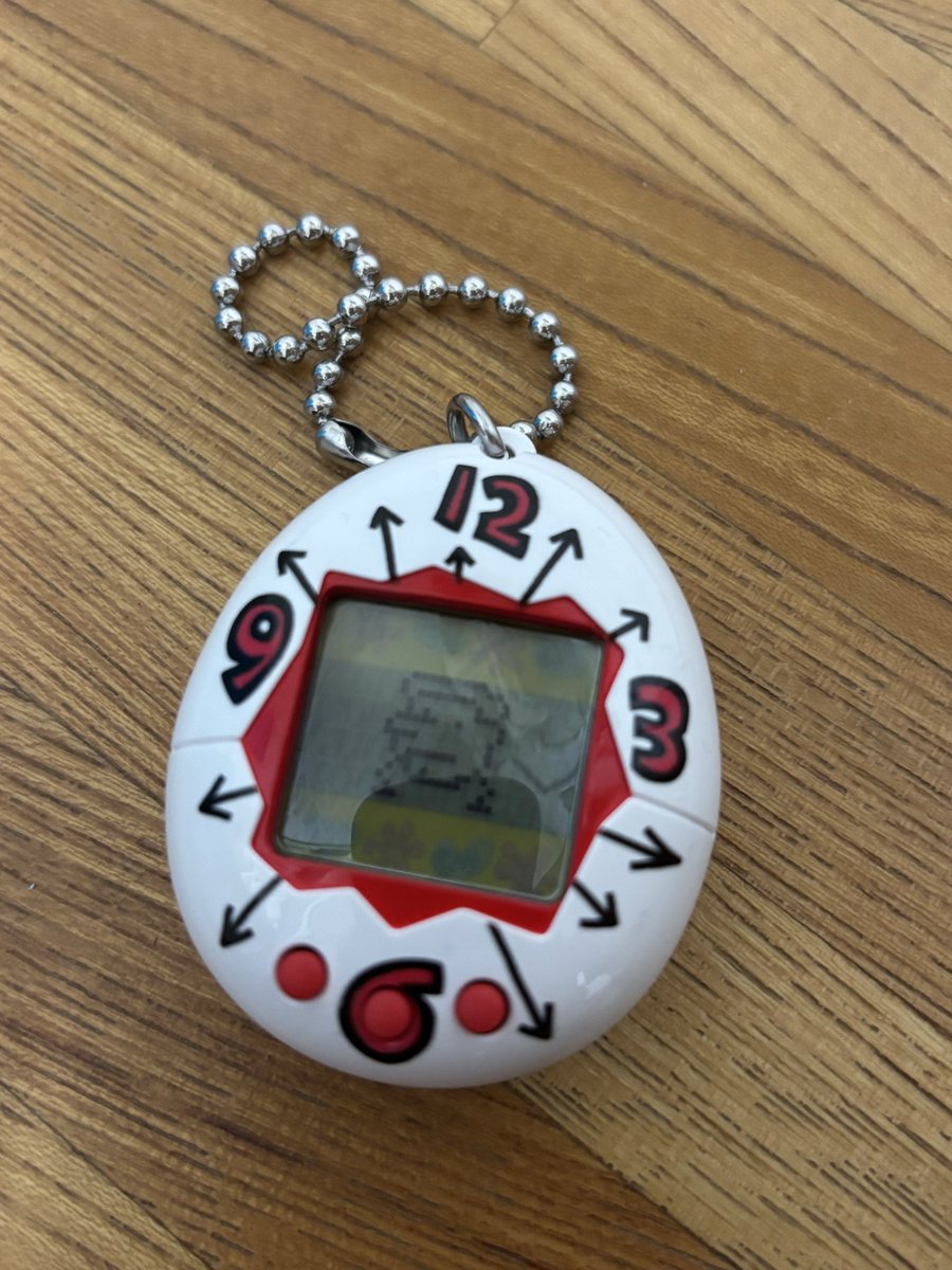 156natu's tweet photo. ユニクロたまごっち進化した
かわいがってたのにおじさんになってた https://t.co/Q6PCjribjz