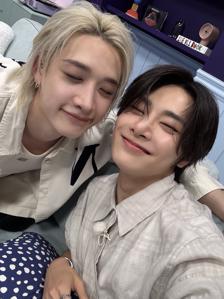 Stray_Kids's tweet image. [SKZ-BEHIND📸]

오늘의 투키즈룸 주인공은 🐺방찬&amp;amp;아이엔🦊!
같이 있을수록 애정 MAX, 맏막즈💖

#StrayKids #스트레이키즈
#방찬 #BangChan
#아이엔 #I_N
#2KidsRoom #투키즈룸
#YouMakeStrayKidsStay