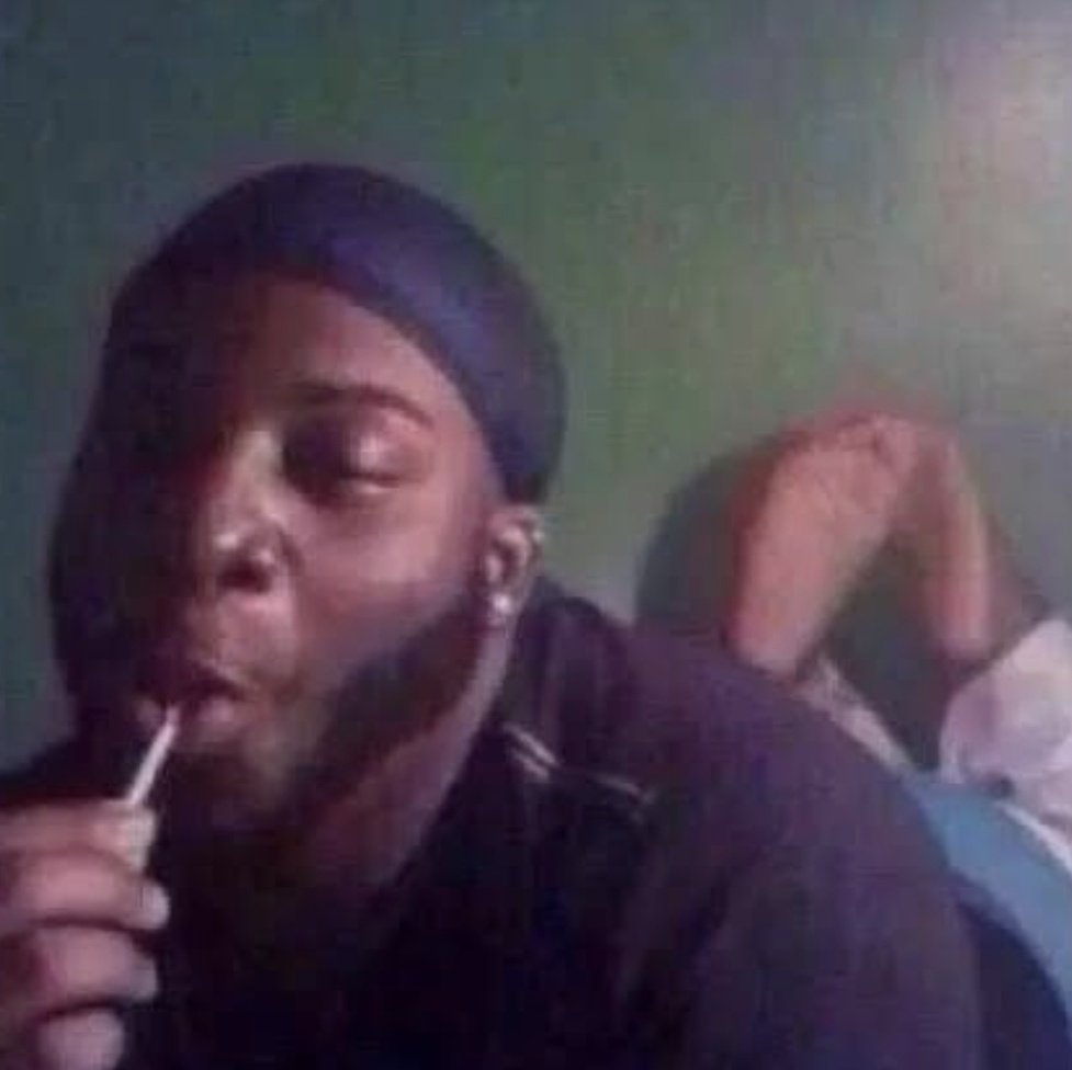 bisoocuits's tweet image. I love seeing people discussing about exo theories while I make zero effort to figure them out myself.