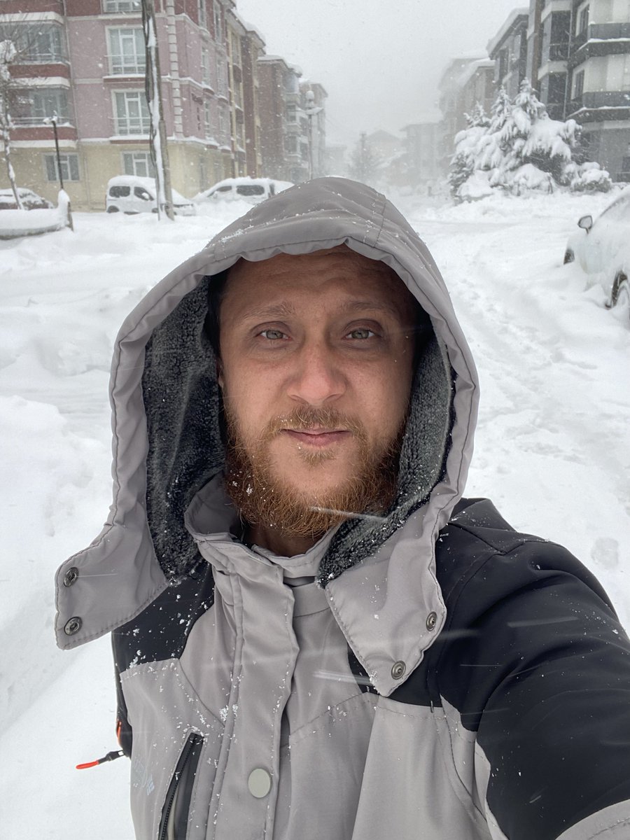 #Bolu arabalar görünmüyor ara sokaklarda 60 cm yakın kar var 🤭😱