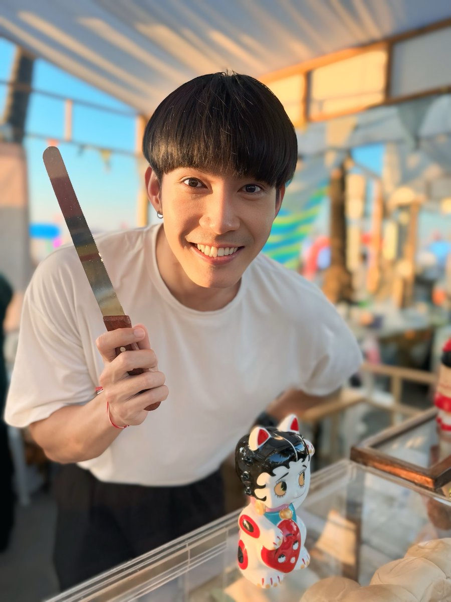 เย็นนี้รับบทเป็นพ่อค้าสุดหล่อนะคับ 😋#PattayaCountdown2026Monomax
#แฟนจ๋าของกาย𓃟 #guysivakorn