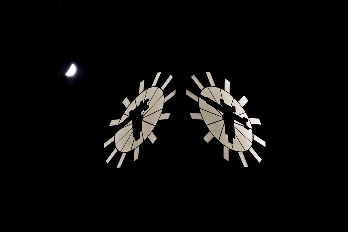 apex_archive's tweet image. "1/4 vor"

#Uhr #clock #Mond #moon #fotografie