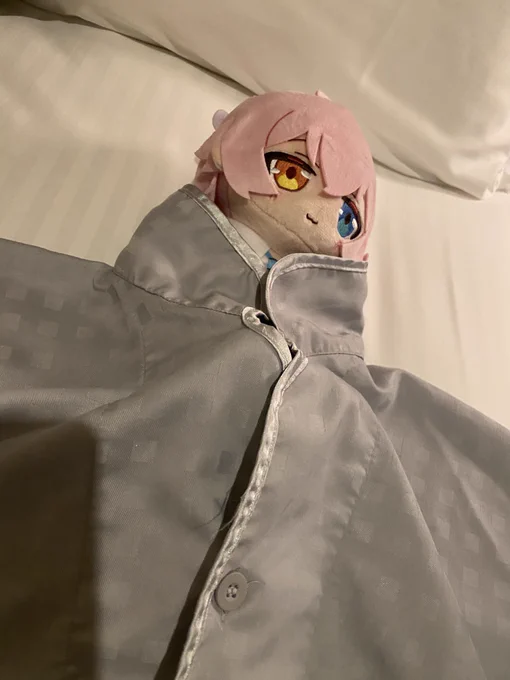 うへ〜ホテルの服がちょっとでかいよ