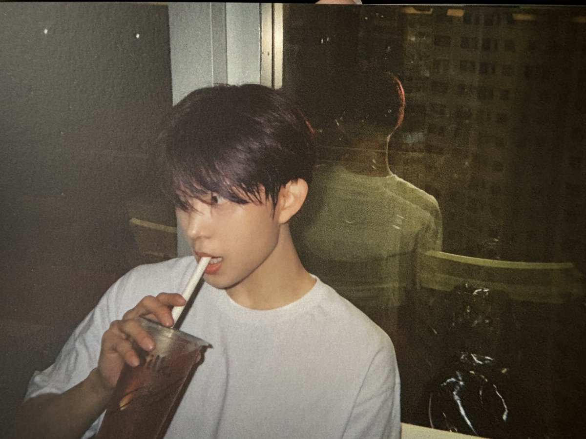 KIM GEONWOO LOOKS SO HANDSOME HERE OH MY GODDDD😭😭🤍🤍🤍 

cr BIPPPOPOP