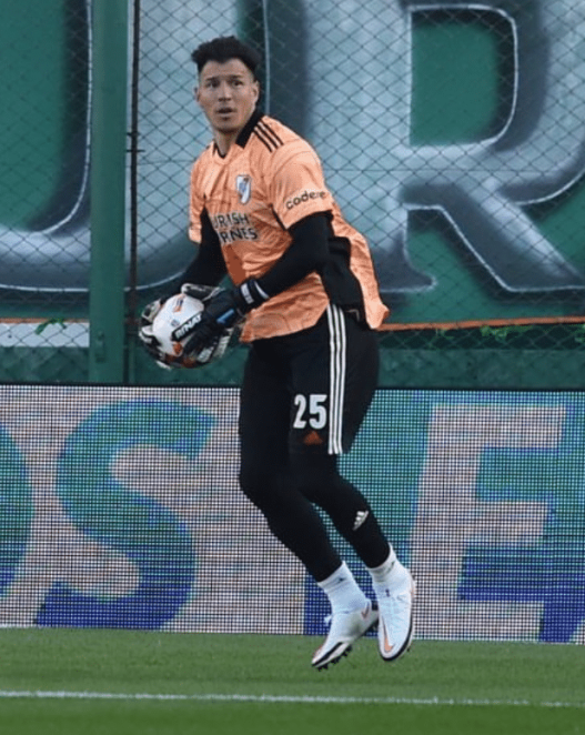 Pasado mañana se termina el contrato de Enrique Alberto Bologna Gómez como arquero de Defensa y Justicia. Desde el 1º de enero de 2026, por primera vez en la historia, todos los futbolistas argentinos de Primera División habrán nacido en democracia