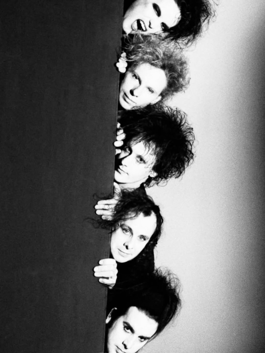 El exguitarrista de <a href="/thecure/">The Cure</a> #PearlThompson se despide de #PerryBamonte 🖤

#PorlThompson