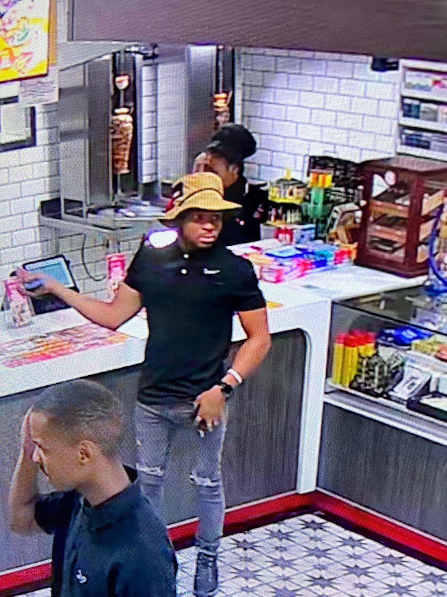 busiwe_bubu's tweet image. It appears he’s been doing this for some time; this incident dates back to 2023.