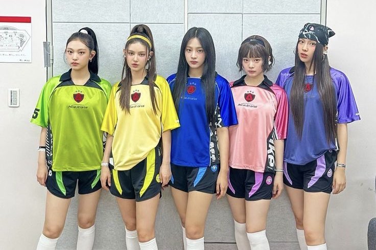 newjified's tweet image. 💙🩷💛💚💜