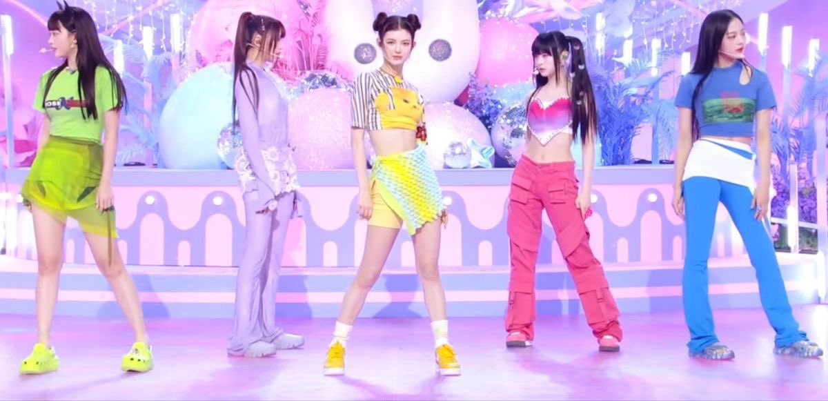 newjified's tweet image. 💙🩷💛💚💜