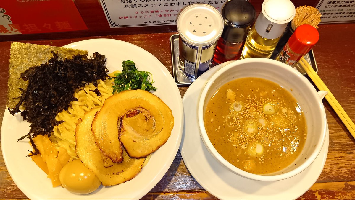 麺良し、スープ良し、トッピング良し。
割りスープまで完食しました✋️
他の麺類も食べたくなりました😆