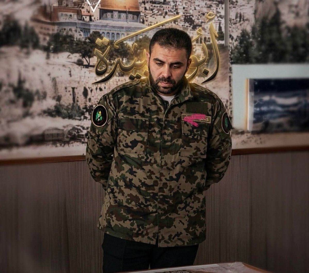 وجهٌ .. لهُ نشتاقُ .. ولا يُطفي البُكا جمرَ الأشواقِ 
صوتٌ .. يُزيلُ الهَمَّ .. و يُلقي ألفَ حُبٍّ في الأعماقِ

إلى جوار الله.

#كتايب_القسام
#ابو_عبيدة