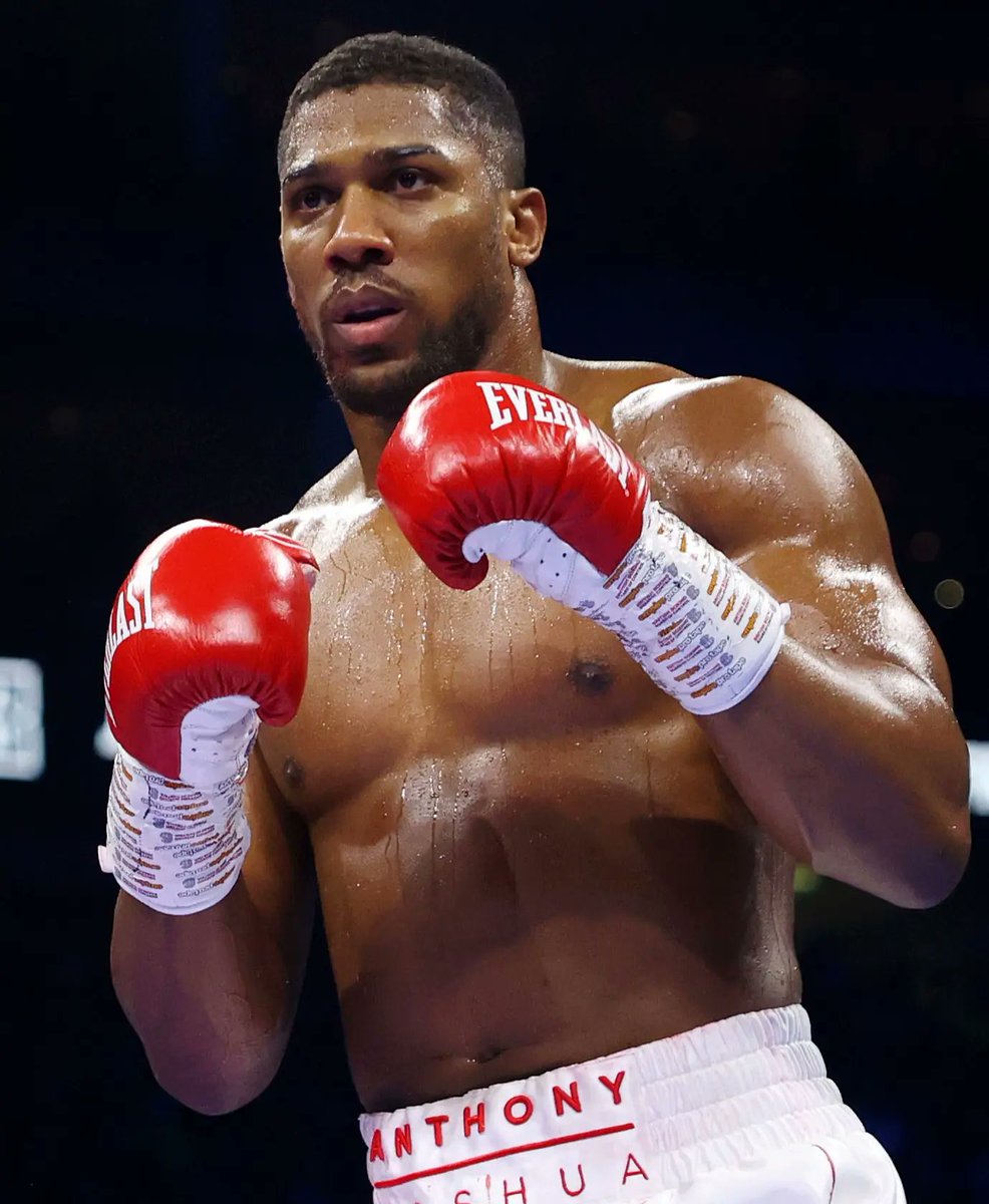 NigeriaStories's tweet image. BREAKING NEWS: World-renowned boxer Anthony Joshua was involved in a road accident today in Makun, Ogun State.

Eyewitnesses report that the incident occurred along a busy highway of the Lagos-Ibadan expressway.