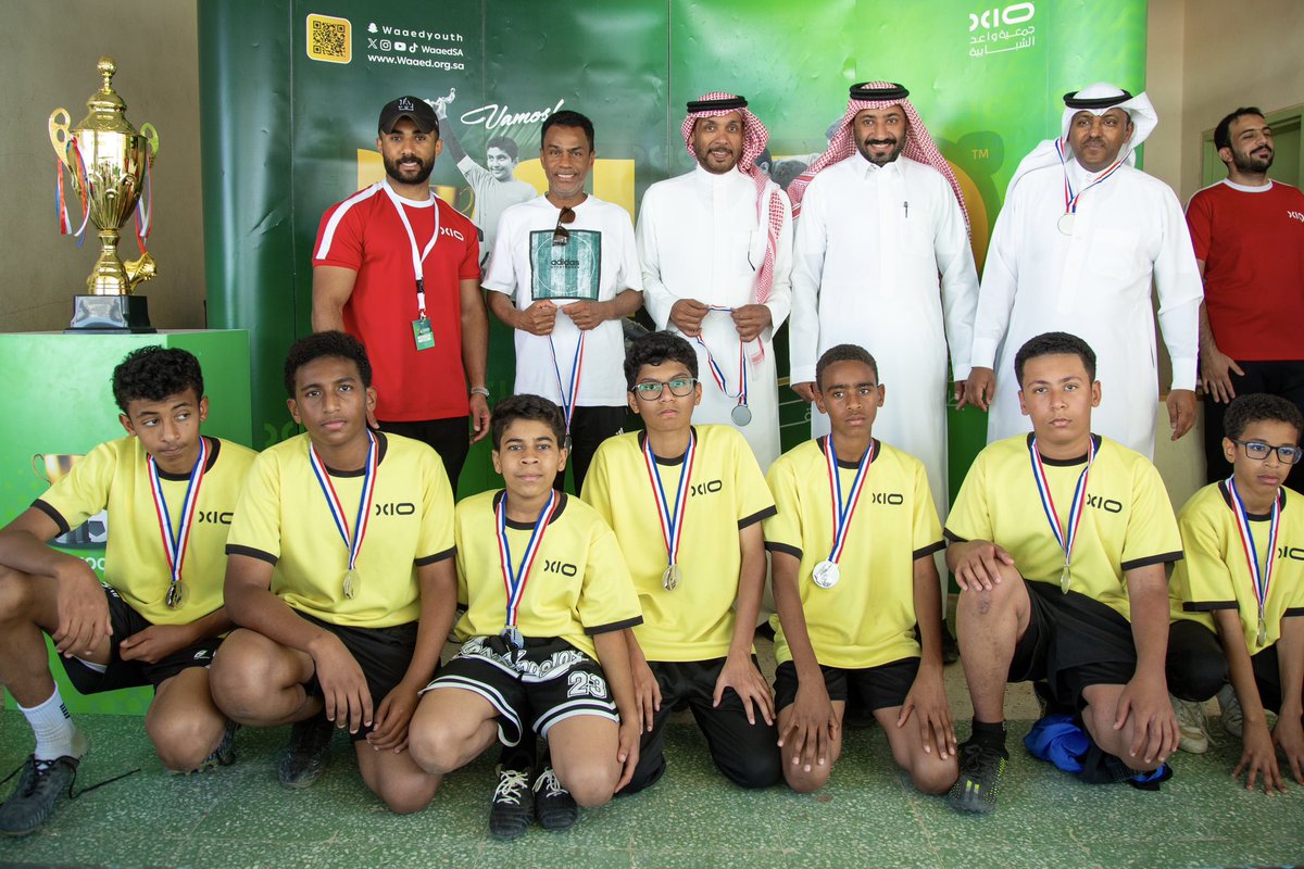 Waaed_Sports's tweet photo. نهائي بطولة واعد… واللقب أخضر! 
أجواء مشتعلة وحضور جماهيري رائع في ختام بطولة واعد بمدرسة لبيد بن ربيعة المتوسطة ⚽

مباراة نهائية حبست الأنفاس، أداء قوي ومنافسة حتى آخر دقيقة 😎🔥
وفي نهاية المطاف الفريق الأخضر يتوج بالكأس بجدارة 🏆🔥

#بطولة_واعد_لكرة_القدم https://t.co/bKcdYZgpcO