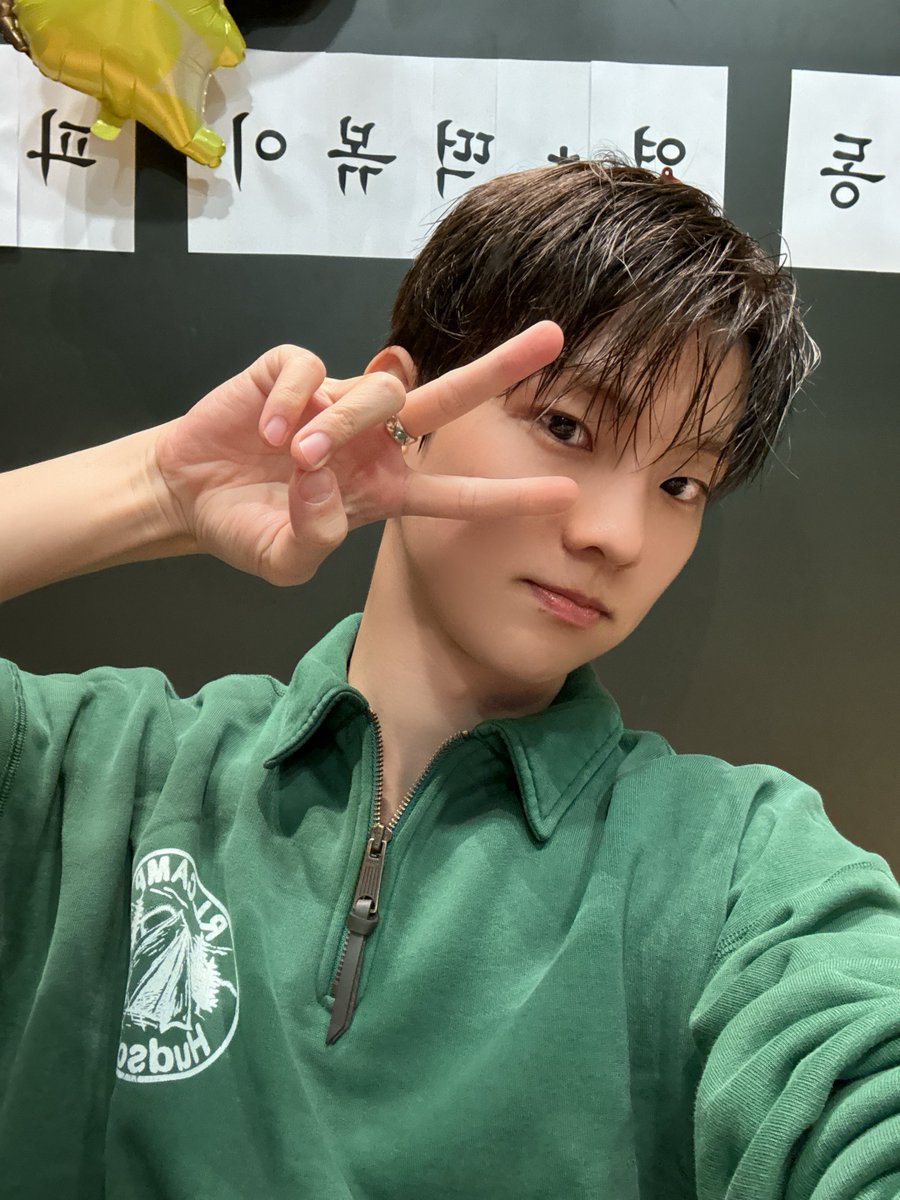 THEBOYZ_officl's tweet image. [📸] 이렇게도 먹어 보고 저렇게도 먹어 보고🎶 꽤나 권력이 느껴지는 다람쥐들의 떡볶이 파티👀

youtu.be/480W5wbyQwk

#THEBOYZ #더보이즈
#Q #큐