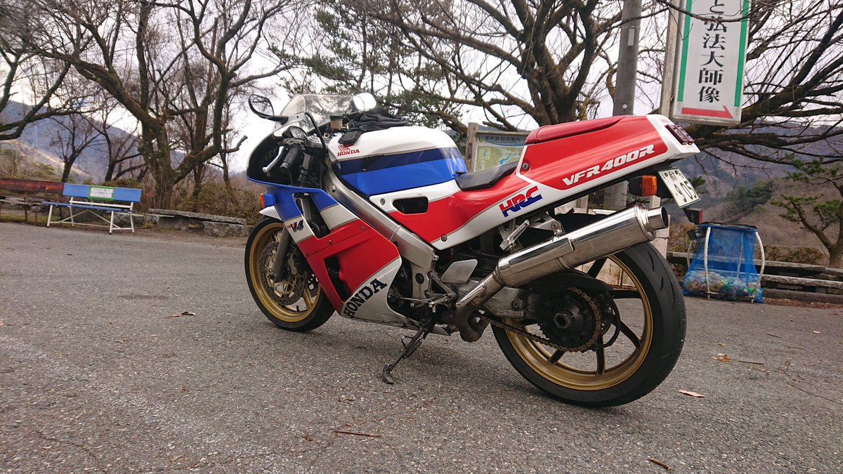 午後は買い出しに色々回ったけど、どこも信じられないくらい混んでるね