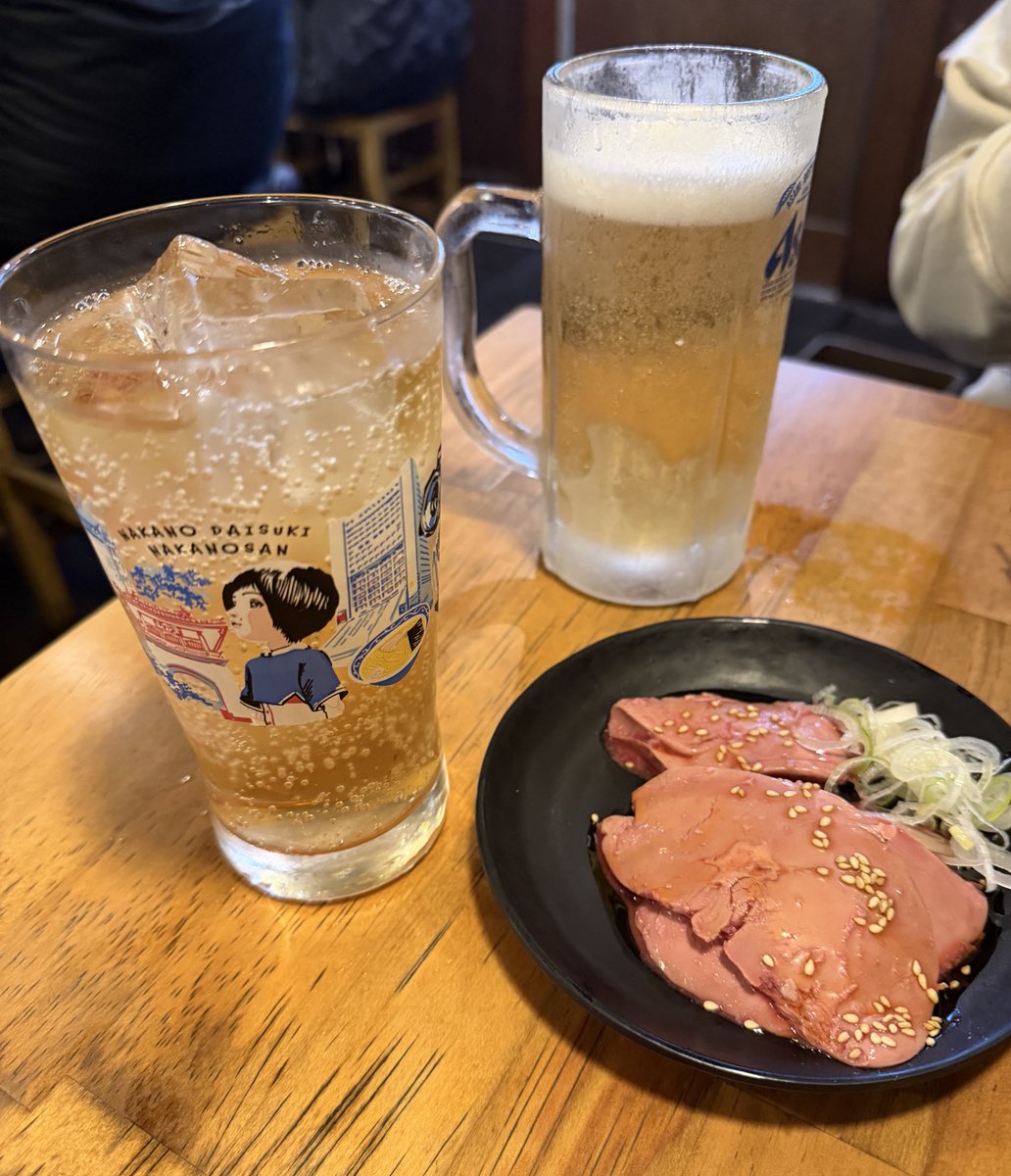 ABK9696's tweet photo. 年末バタバタなので早めの飲み納めです🍻昼飲みからのいつも通り家飲みに落ち着きすでにベロベロ🍻
こんなどうしようもない呑兵衛と仲良くして下さるみなさま今年も大変お世話になりました🫶
ヘビ年終わっちゃうのさみしー！！！🐍
良いお年をー！！！🐴 https://t.co/YBjPh2ofB7