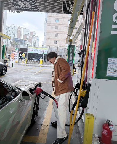 Kkorepo's tweet photo. #チャン・グンソク、ドライブする姿もかっこいい…助手席に乗りたい（動画あり） 
#チャングンソク  
🔗https://t.co/WrRtq4N5Wt https://t.co/kzqi5QwBWA