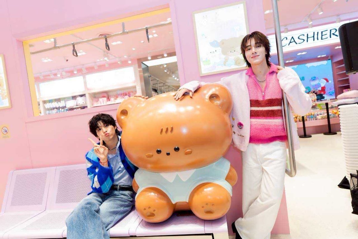 “MOSHI” ทำถึง! คว้า "สกาย-นานิ" ร่วมเปิดสาขาใหม่ ‘เซ็นทรัล ปิ่นเกล้า’ โชว์ New Concept Store ‘DREAMLAND’ ยิ่งใหญ่ระดับซูเปอร์อีเวนต์

อ่านข่าวเพิ่มเติม facebook.com/share/p/1Cv6Mf…

#MoshiMoshixSkyNani #MoshiMoshiCentralPinklao