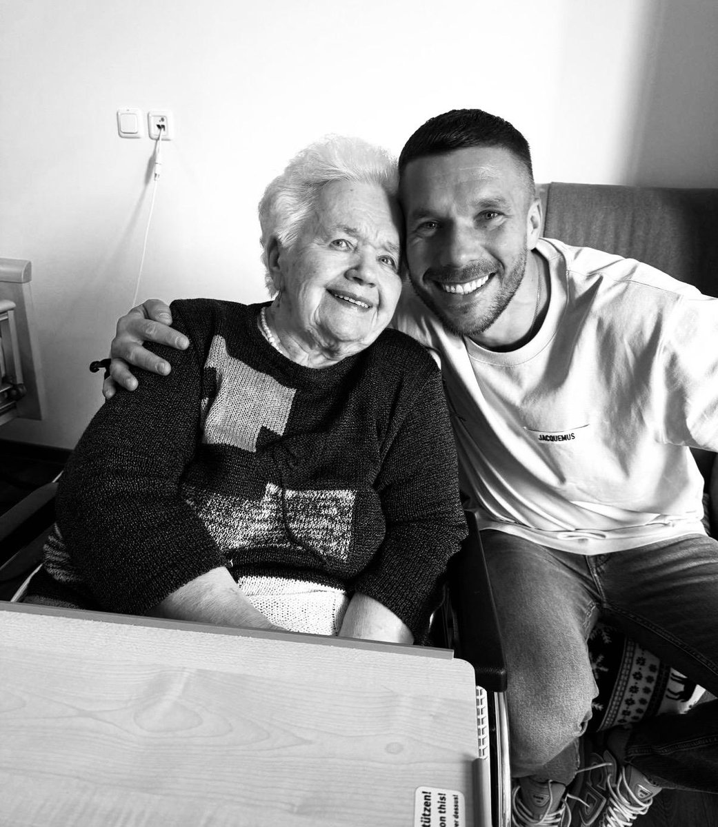 Przyjacielu, przesyłamy Tobie i Twoim bliskim najszczersze kondolencje i słowa wsparcia. Jesteśmy z Tobą w tej trudnej chwili.
Trzymaj się Lukas.