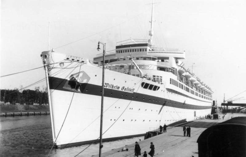 Todo el mundo conoce el Titanic, donde murieron 1.500 personas, pero en 1945, un barco alemán se hundió llevándose consigo a más de 9.000 almas, 5.000 de ellos niños. Fue el mayor desastre marítimo de la historia y casi nadie te ha hablado de él. Hasta hoy. Tira del hilo 🧵👇🏽👇🏽👇🏽