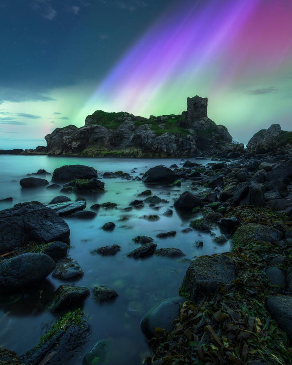 Si tus libros de infancia estaban llenos de leyendas invernales, Irlanda del Norte tiene muchas reales que las igualan.  ✨

Desliza para ver Irlanda del Norte en su versión invernal.

📍 Mussenden Temple
📍 Castillo de Dunluce
📍 Mourne Mountains
📍 Castillo de Belfast