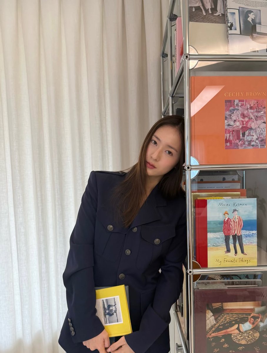 krystclass's tweet photo. [Krystal IG]

"@.ralphlauren #.TheRalphBag #.RLCollection" https://t.co/PbJqvDodX3