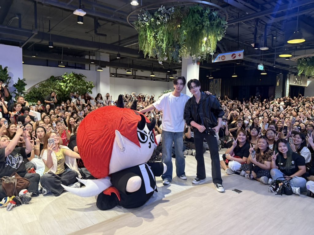 TrendforPerth's tweet image. The warmest family.🖤❤️🤍

PSDFAN RECAP2025 TO PSD

#PerthSantaDomiiaJourney2025
cr.📷logo