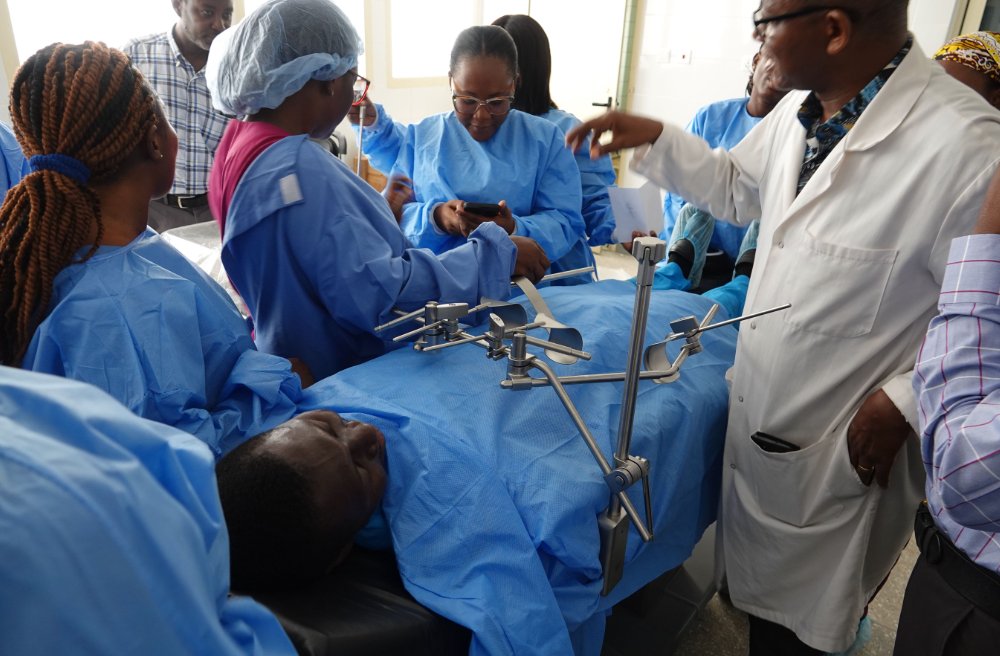 Thompson Retractor tweet media